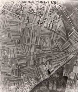 Amerikanische Luftbildaufnahmen von Kriegszerstörungen. Ausrichtung nach Westen. Knielingen (Randgebiet)