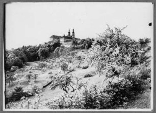 Bad Staffelstein. Landschaftsausschnitt mit Kloster Banz