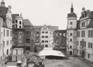 Baustelle Schloß. Blick über den Großen Hof gegen Kanzleihaus