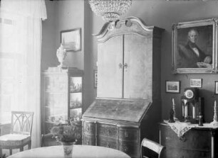 Haus des Sammlers Dr. Schack, Raum mit alten Möbeln