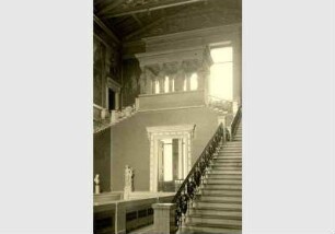 Blick in das Haupttreppenhaus des Neuen Museums