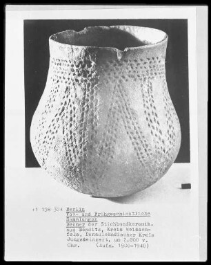 Becher aus Benditz Kreis Weißenfels (?), Stichbandkeramik, Donauländischer Kreis