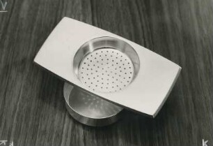 Bruckmann Teesieb mit Tropfschale "22532" von Fred Danner