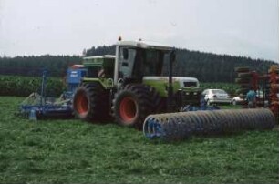 Fotografie: Drillkombination, Drillsaat, Pneumatische Verteilung, Frontpacker, Kreiselegge, Systemtraktor