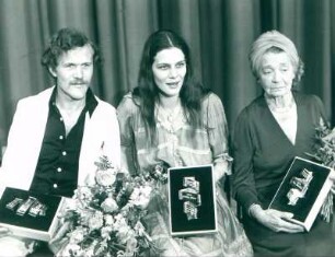 IFF 1975. Preisverleihung. Heinrich Giskes, Grischa Huber, Lina Carstens. Goldenes Band
