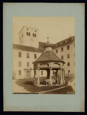 Kloster Neustift, Vahrn: Wunderbrunnen im Klosterhof