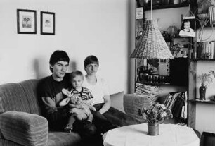 Familie G. (Krankenpfleger, Zahntechnikerin) im Wohnzimmer