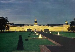 Bundesgartenschau 1967. Schlossanlage in abendlicher Beleuchtung