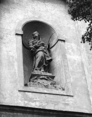 Nische mit Statue