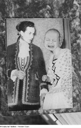 Fotomontage mit Baby- und Männerkopf