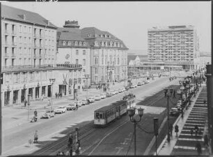 Wilsdruffer Straße : Dresden, Wilsdruffer Straße nach Osten mit Landhaus und Blick auf das Hochhaus am Pirnaischen Platz