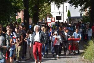 Bad Oldesloe: Kindervogelschießen: Am Bürgerpark Blickrichtung Südwesten: Einzug auf den Exer: Festumzug Theodor-Storm-Schule DaZ-Klasse: 13. Juli 2023