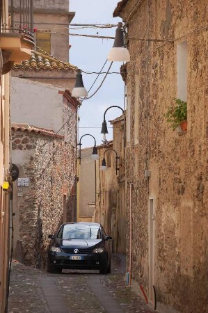 enge Altstadtgasse in Orosei