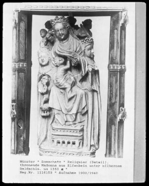 Thronende Madonna