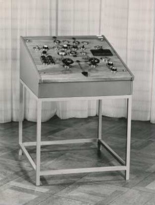 AEG Schaltpult von Peter Behrens