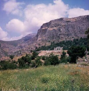 Priene, Blick zur Ruine des Athena-Tempels