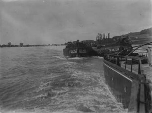 Tanker : Lastschiffe auf der Donau