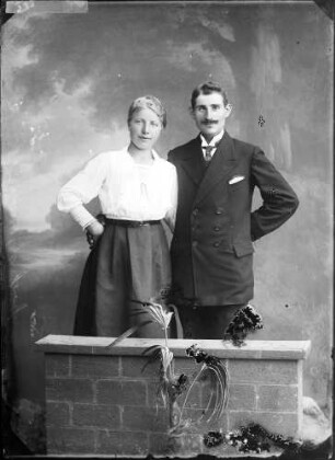 August Schweitzer mit Braut (?)