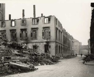 Zerstörungen Zweiter Weltkrieg - Stadtgebiet. Evangelische Stadtkirche und Rathausbrücke