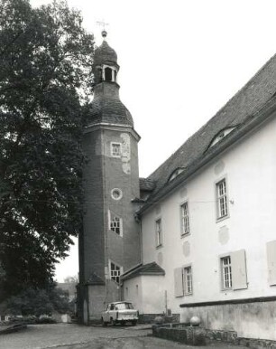 Bahnsdorf-Neudeck. Schloß (Landespolizeischule Brandenburg; 1521, 1711). Hofseite mit Treppenturm