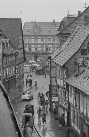 Blick auf den Marktplatz von Wernigerode bei Regen