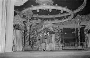 Szenenbilder aus der Operette "Wiener Blut" von Johann Strauß an der Städtischen Oper (heute Deutsche Oper) Berlin : Szenenbild
