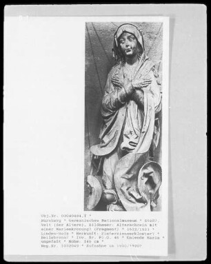 Altarschrein mit einer Marienkrönung? — Kniende Maria