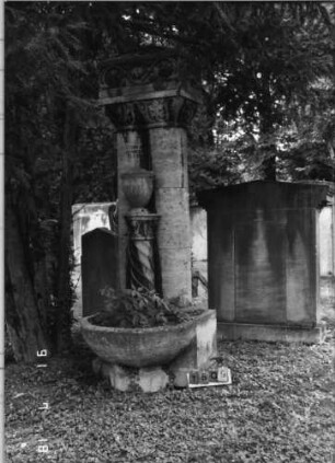 Grabstein 1509 [Hahn S. 225 u. 226 Grab-Nr. 2104/06]