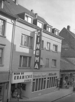 Eröffnung des Kinos "Cinema" in der Waldstraße 79.