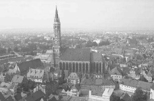Landshut: Burg Trausnitz, vom Söller ohne Gitterfenster auf St. Martin und Stadt