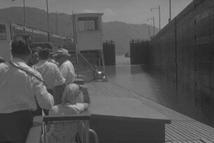 Jochenstein: Öffnung der Schleuse, von innen aus gesehen