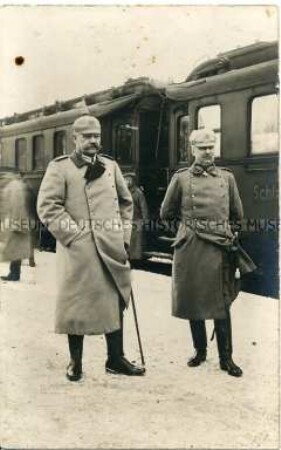 Hindenburg und Ludendorff auf einem Bahnsteig