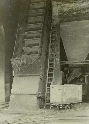 Oelsnitz/Erzgebirge. Gewerkschaft Deutschland. Elevator in der Kohlenwäsche