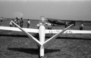Segelflugsport auf dem Flugplatz Karlsruhe-Forchheim.