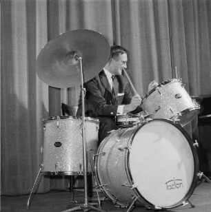 Petershof. 1964 Trowa-Drums, Wolkenklavier