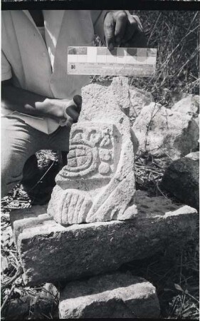 Hobomo, Glyphic Stone Fragment 4 (HBM: Frg. 4)