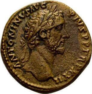 Sesterz des Antoninus Pius mit Darstellung einer Statue in einem Schrein
