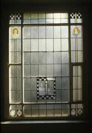 Fenster mit der Darstellung einer Landschaft
