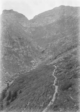 Gebirgslandschaft : Blick über eine Gebirgslandschaft.