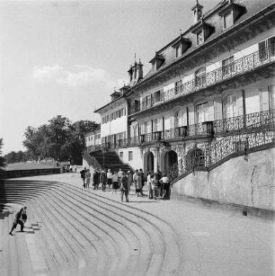 Dresden-Pillnitz. Schloß (1720-1725, M. D. Pöppelmann; 1788-1791, J. D. Schade). Wasserpalais, Elbseite mit Freitreppe