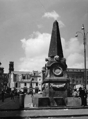 Obelisk : Obelisk (1799; F. Sicuro). Neapel, Piazza del Mercato