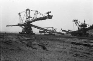Lohsa. Tagebau Lohsa, Tagebauteil "Drei Weibern". Zwei Absetzer-Bagger