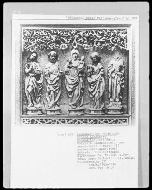 Annenaltar mit Schnitzfiguren der Anna Selbdritt und Heiligen