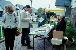 Umwelttag: Stände mit Informationen auf der Terrasse der Gemeinde
