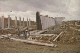 Bauwerk 31/188, Unterführung der neuen B 27 Heilbronn-Neckarsulm, Mittelstützen und westliche Widerlager