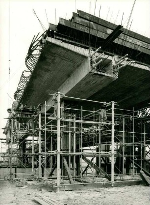 Schleuse der Staustufe Geesthacht, 1964-1965