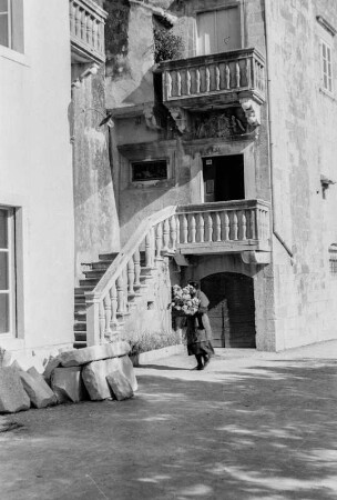 Gasse : Gasse und Hauseingang in der historischen Altstadt von Kor?ula.