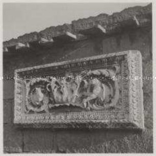 Rom, Forum Romanum, Gebälkrelief aus der Basilica Aemilia