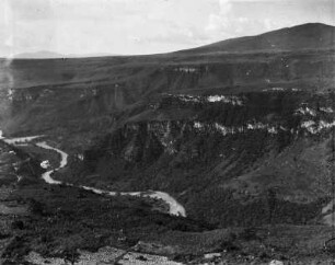 Bei Guadalajara : Blick in einen Canyon mit Fluss