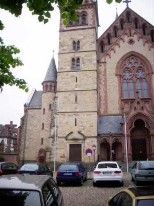 Nördlicher Kirchturm (im Kern Romanisch-Gotisch) von Westen
